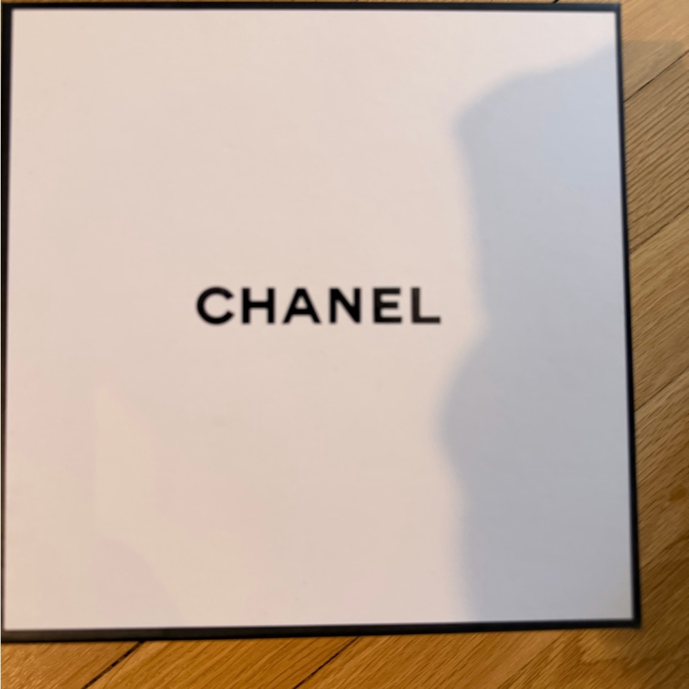 CHANEL Black and White Cashmere Silk Blend Scarf/ Wrap/VIP GWP - Picture 9 of 9